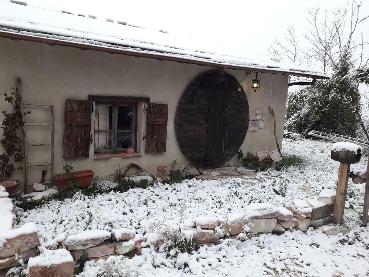 Casa Hobbit Villa Gualdo Tadino Exterior foto